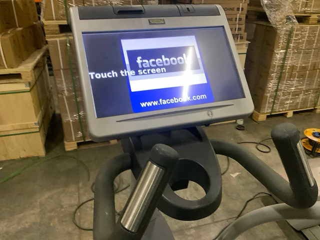 Technogym excite synchro visioweb crosstrainer - afbeelding 5 van  8