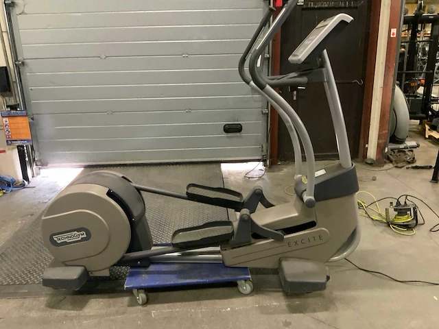 Technogym excite synchro visioweb crosstrainer - afbeelding 1 van  5