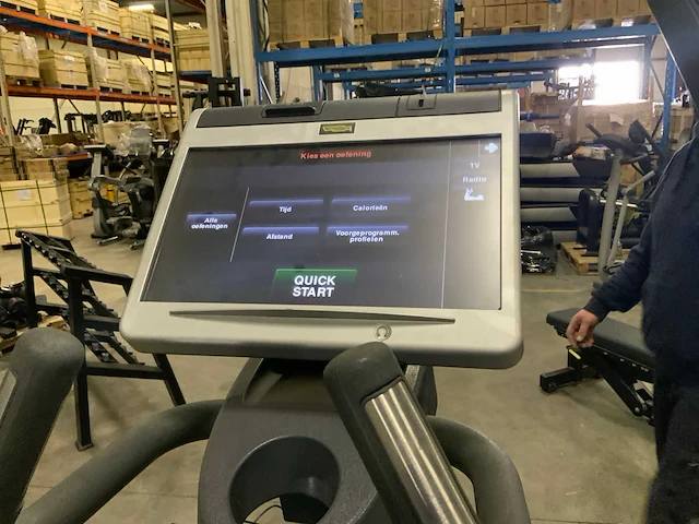 Technogym excite synchro visioweb crosstrainer - afbeelding 3 van  5
