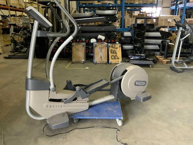 Technogym excite synchro visioweb crosstrainer - afbeelding 1 van  6