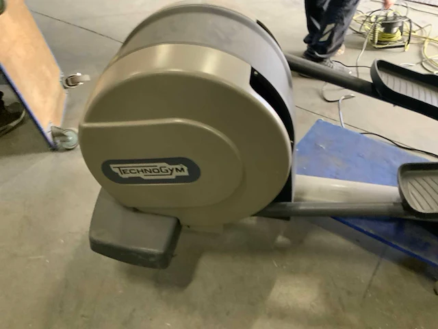 Technogym excite synchro visioweb crosstrainer - afbeelding 6 van  6