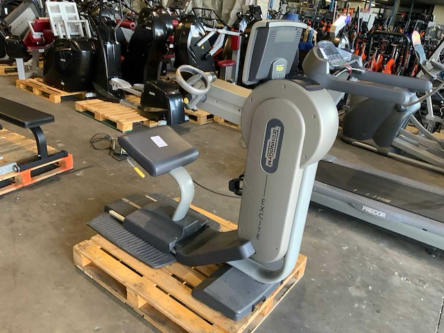 Technogym excite top 700 led crosstrainer - afbeelding 6 van  6