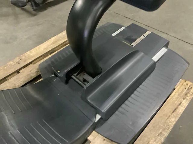 Technogym excite top 700 led crosstrainer - afbeelding 6 van  7