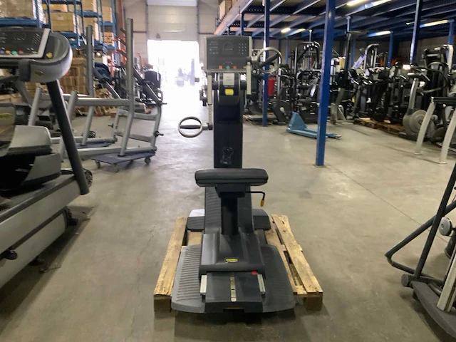 Technogym excite top 700 led crosstrainer - afbeelding 7 van  7