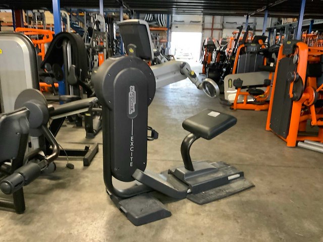 Technogym excite top 700 led crosstrainer - afbeelding 1 van  5