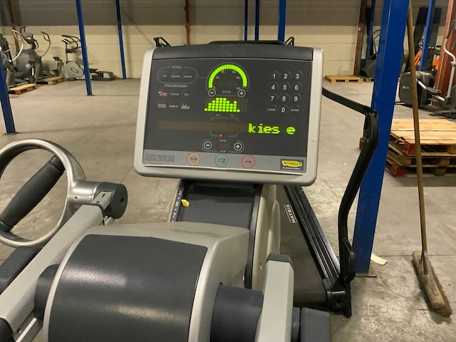 Technogym excite top 700 led crosstrainer - afbeelding 4 van  5