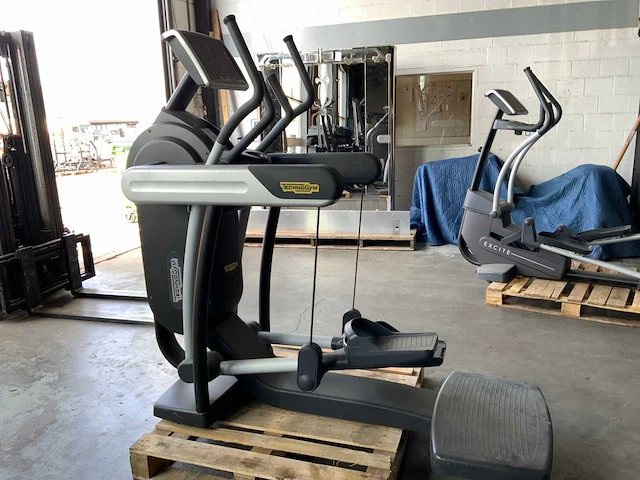 Technogym excite vario 500 500 led crosstrainer - afbeelding 5 van  7