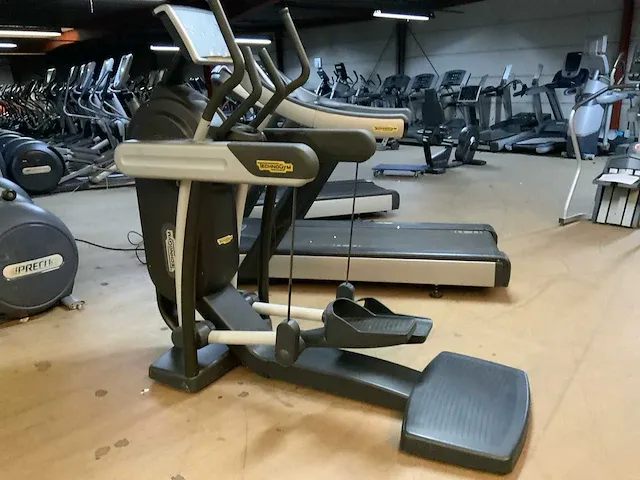Technogym excite+ vario 500 led crosstrainer - afbeelding 2 van  6