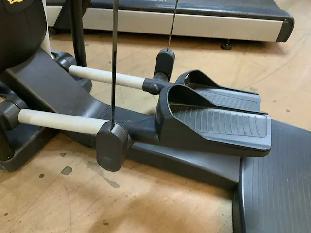 Technogym excite+ vario 500 led crosstrainer - afbeelding 3 van  6
