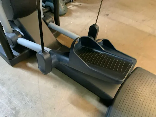 Technogym excite+ vario 500 led crosstrainer - afbeelding 3 van  5