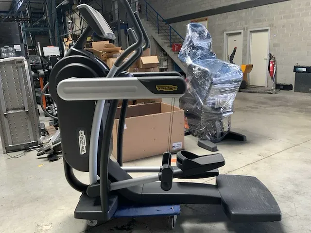 Technogym excite vario 500 led crosstrainer - afbeelding 1 van  10
