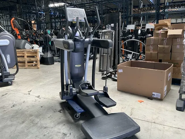 Technogym excite vario 500 led crosstrainer - afbeelding 4 van  10