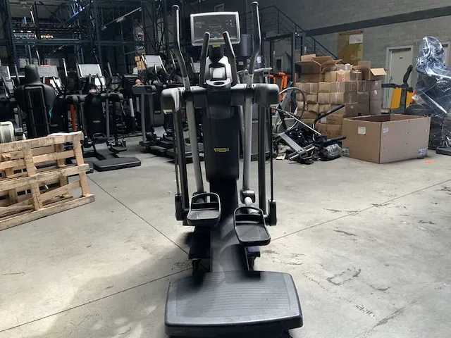 Technogym excite vario 500 led crosstrainer - afbeelding 9 van  10