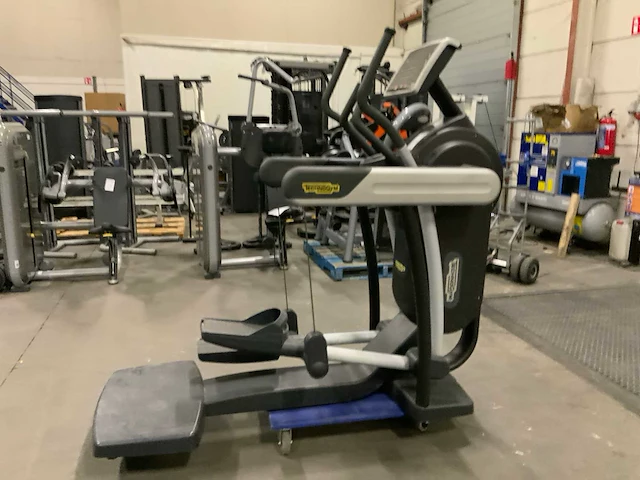 Technogym excite vario 500 led crosstrainer - afbeelding 1 van  6