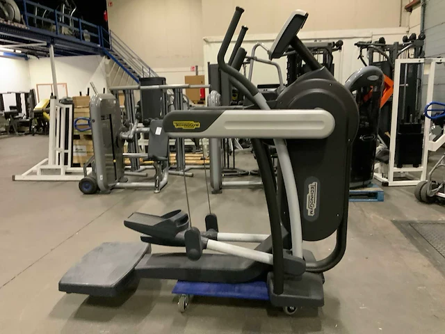 Technogym excite vario 500 led crosstrainer - afbeelding 2 van  6