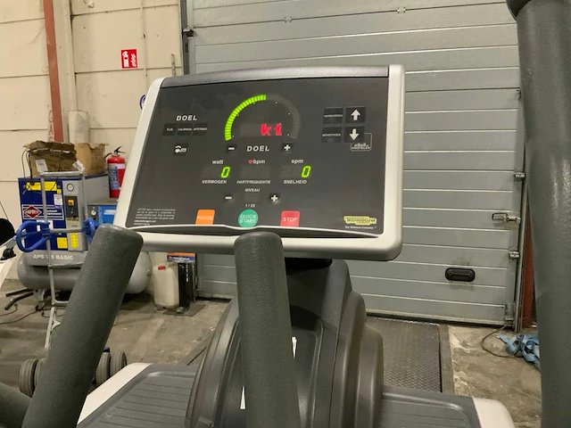 Technogym excite vario 500 led crosstrainer - afbeelding 4 van  6