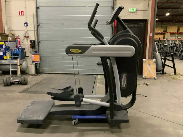 Technogym excite vario 500 led crosstrainer - afbeelding 1 van  6