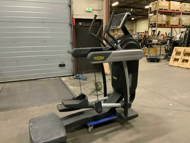 Technogym excite vario 500 led crosstrainer - afbeelding 2 van  6