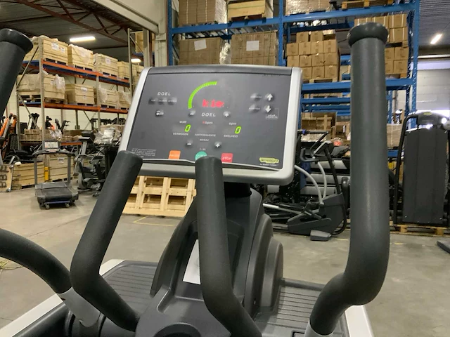 Technogym excite vario 500 led crosstrainer - afbeelding 4 van  6