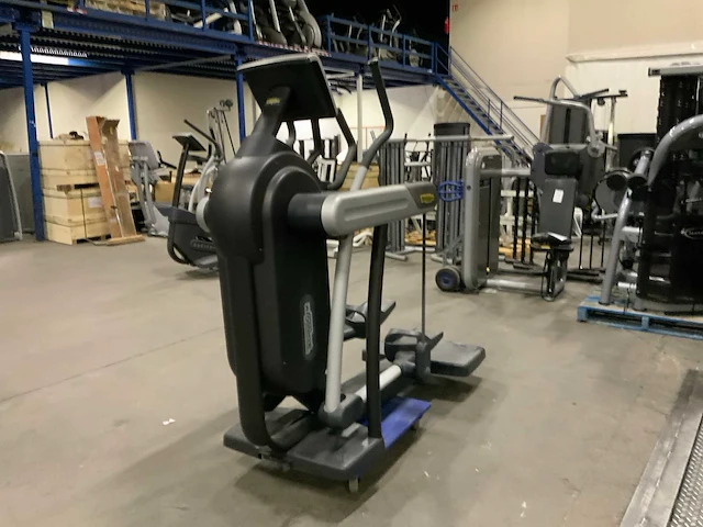 Technogym excite vario 500 led crosstrainer - afbeelding 6 van  6