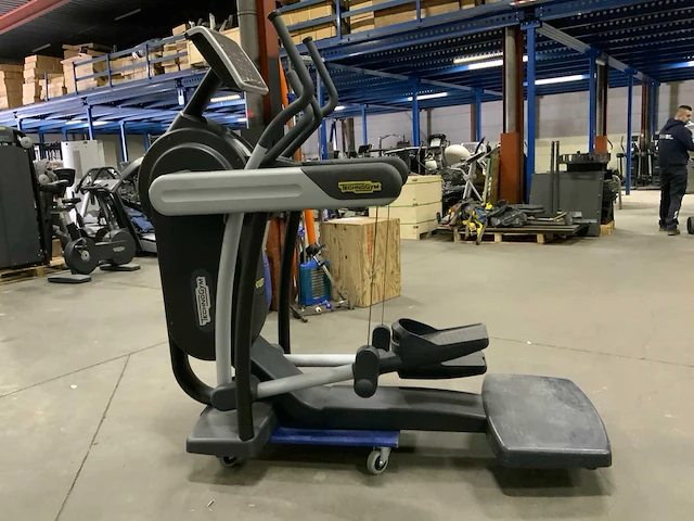 Technogym excite vario 500 led crosstrainer - afbeelding 1 van  5