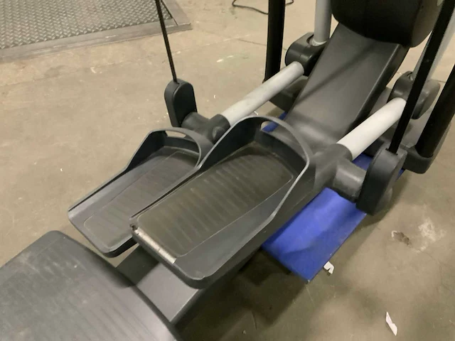 Technogym excite vario 500 led crosstrainer - afbeelding 3 van  5