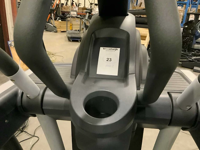 Technogym excite vario 500 led crosstrainer - afbeelding 4 van  5