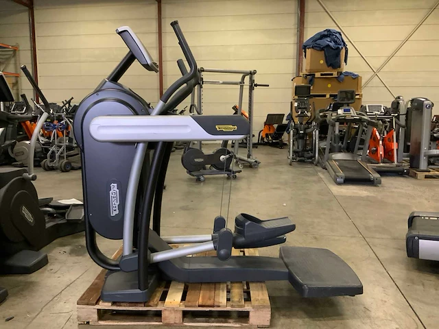 Technogym excite vario 500 led crosstrainer - afbeelding 1 van  5