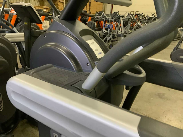 Technogym excite vario 500 led crosstrainer - afbeelding 2 van  5