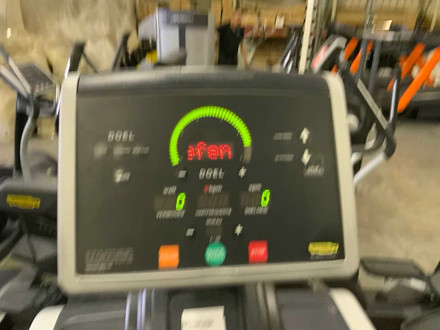 Technogym excite vario 500 led crosstrainer - afbeelding 4 van  5