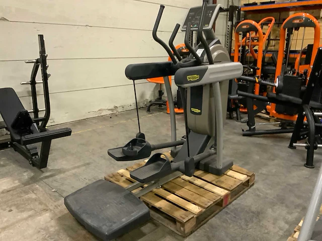 Technogym excite vario 500 led crosstrainer - afbeelding 2 van  6