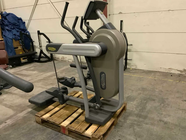 Technogym excite vario 500 led crosstrainer - afbeelding 3 van  6