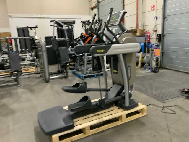 Technogym excite vario 700 led crosstrainer - afbeelding 2 van  7
