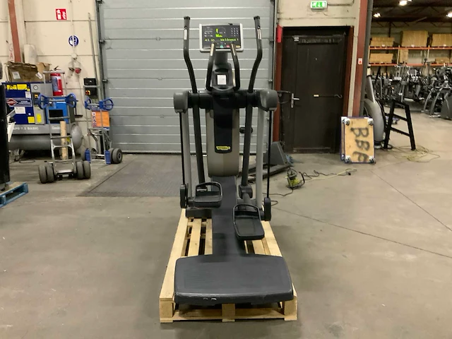 Technogym excite vario 700 led crosstrainer - afbeelding 3 van  7