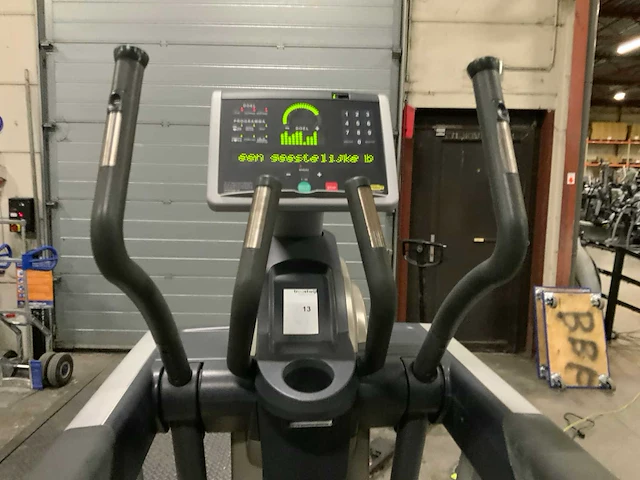 Technogym excite vario 700 led crosstrainer - afbeelding 4 van  7