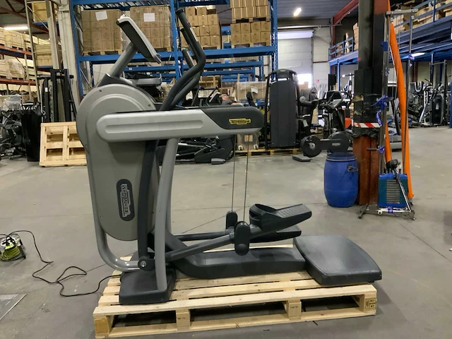 Technogym excite vario 700 led crosstrainer - afbeelding 6 van  7
