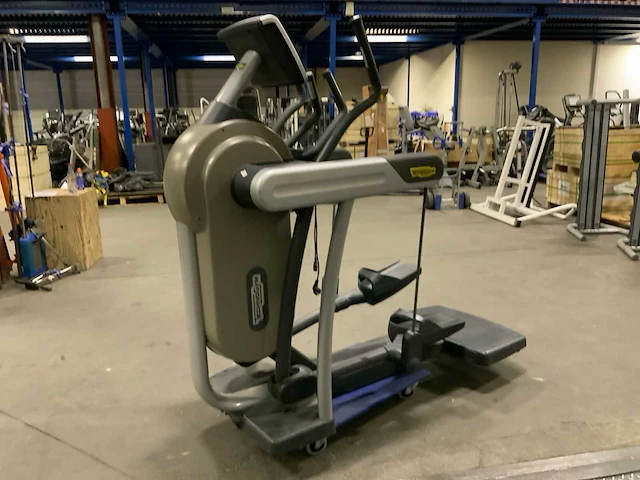 Technogym excite vario 700 led crosstrainer - afbeelding 1 van  5