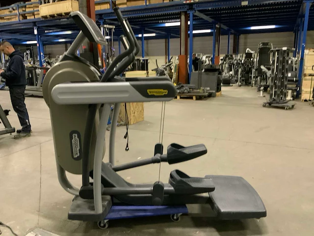 Technogym excite vario 700 led crosstrainer - afbeelding 4 van  5