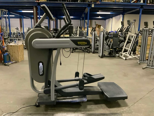 Technogym excite vario 700 led crosstrainer - afbeelding 1 van  7