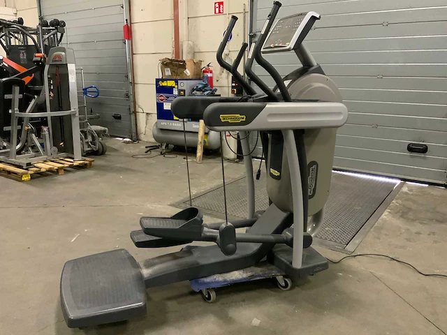 Technogym excite vario 700 led crosstrainer - afbeelding 2 van  7