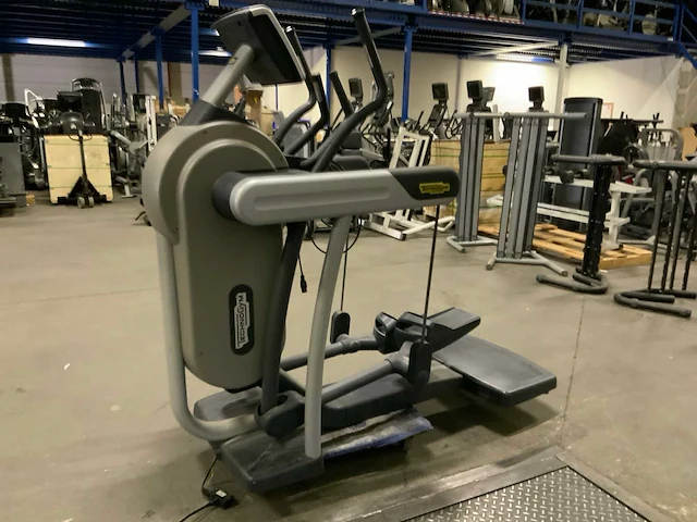 Technogym excite vario 700 led crosstrainer - afbeelding 3 van  7