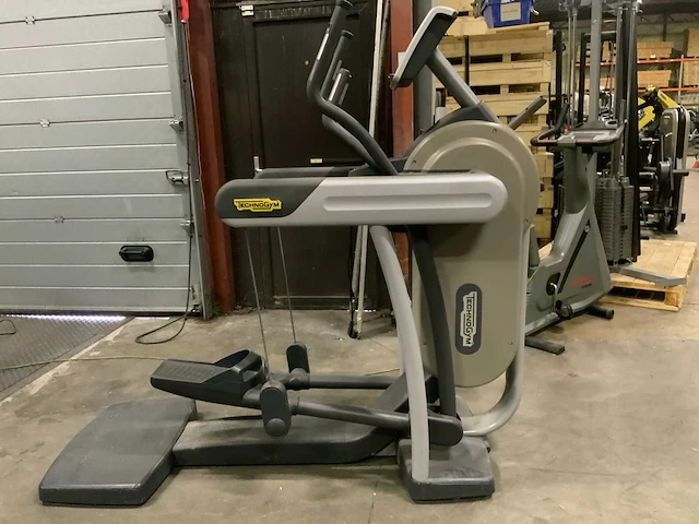 Technogym excite vario 700 led crosstrainer - afbeelding 2 van  5