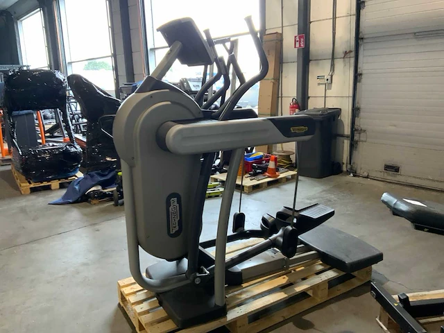 Technogym excite vario 700 led crosstrainer - afbeelding 4 van  6