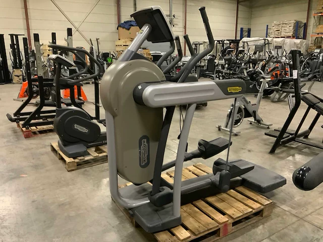 Technogym excite vario 700 led crosstrainer - afbeelding 3 van  5