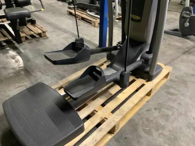 Technogym excite vario 700 led crosstrainer - afbeelding 2 van  5