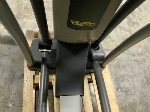 Technogym excite vario 700 led crosstrainer - afbeelding 4 van  5