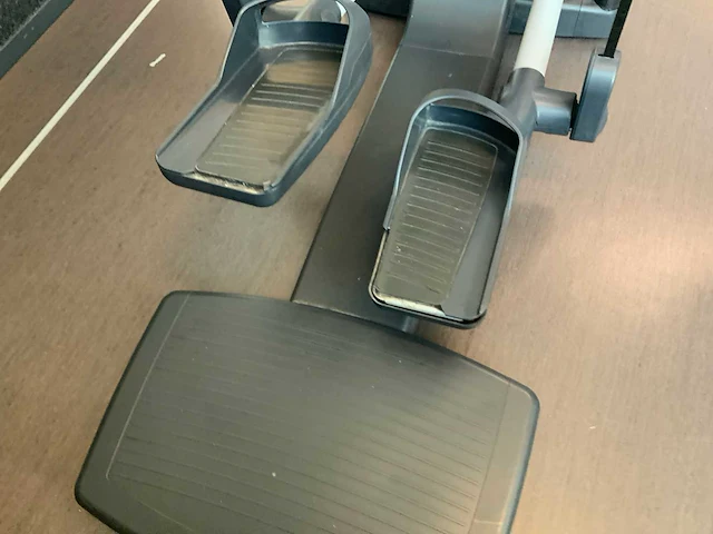 Technogym excite vario 700 visioweb crosstrainer - afbeelding 3 van  6