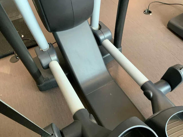 Technogym excite vario 700 visioweb crosstrainer - afbeelding 6 van  6