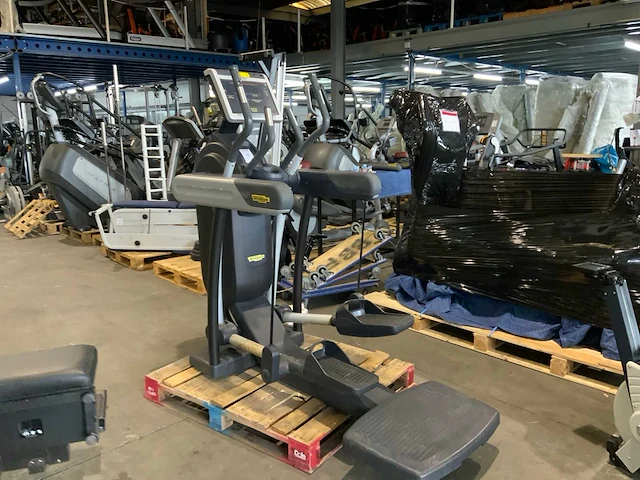 Technogym excite vario 700 visioweb crosstrainer - afbeelding 1 van  5