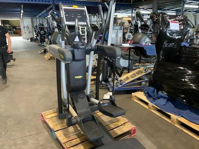 Technogym excite vario 700 visioweb crosstrainer - afbeelding 5 van  5